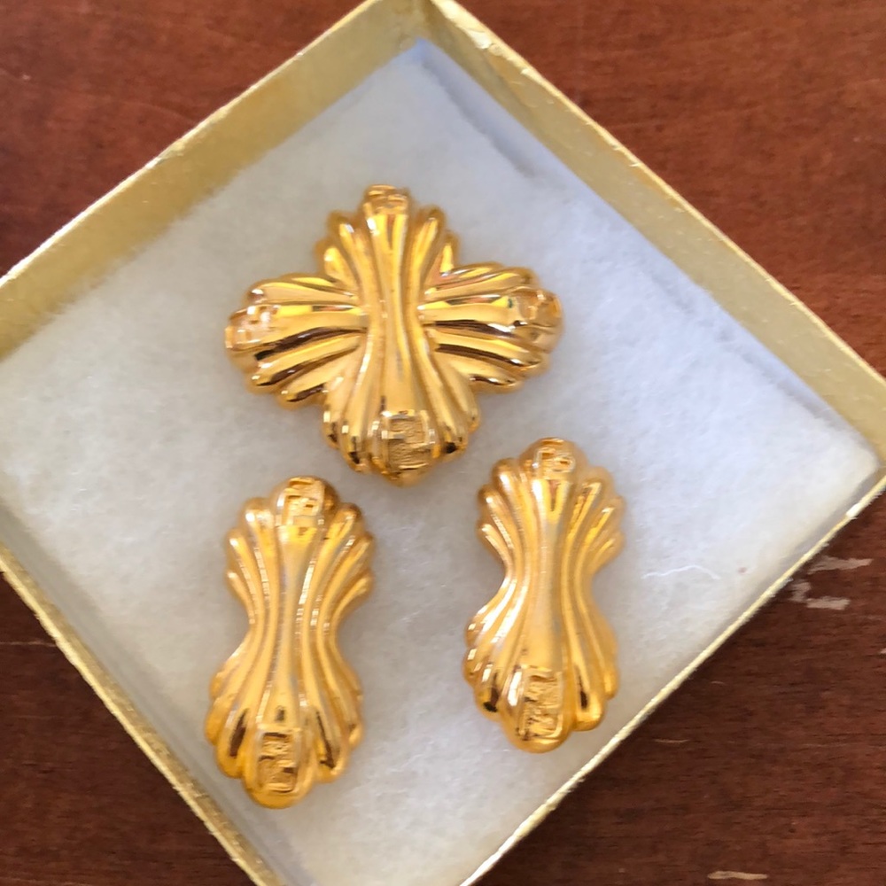 Vintage fendi brooch and earrings set